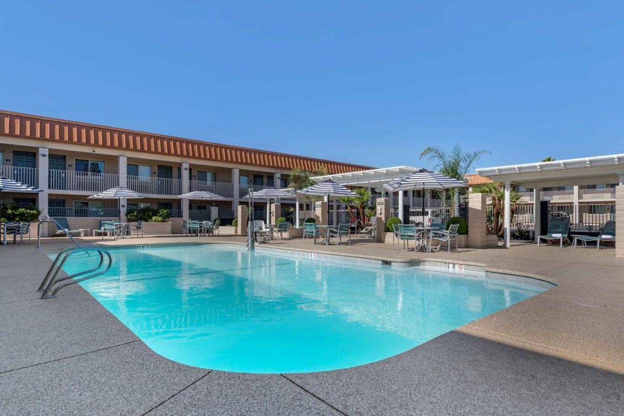 Best Western Plus Hilltop Inn Redding Exteriör bild