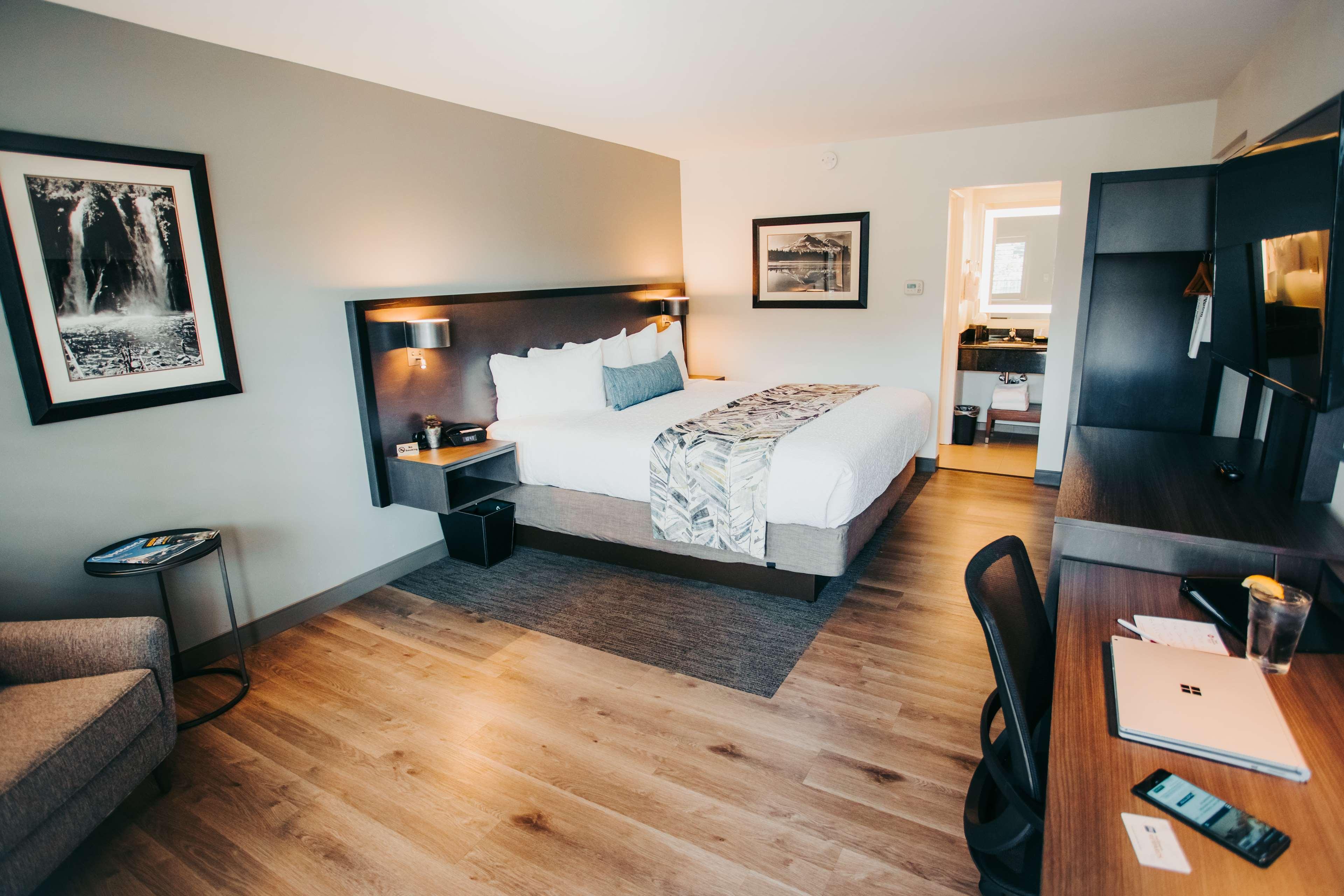 Best Western Plus Hilltop Inn Redding Exteriör bild