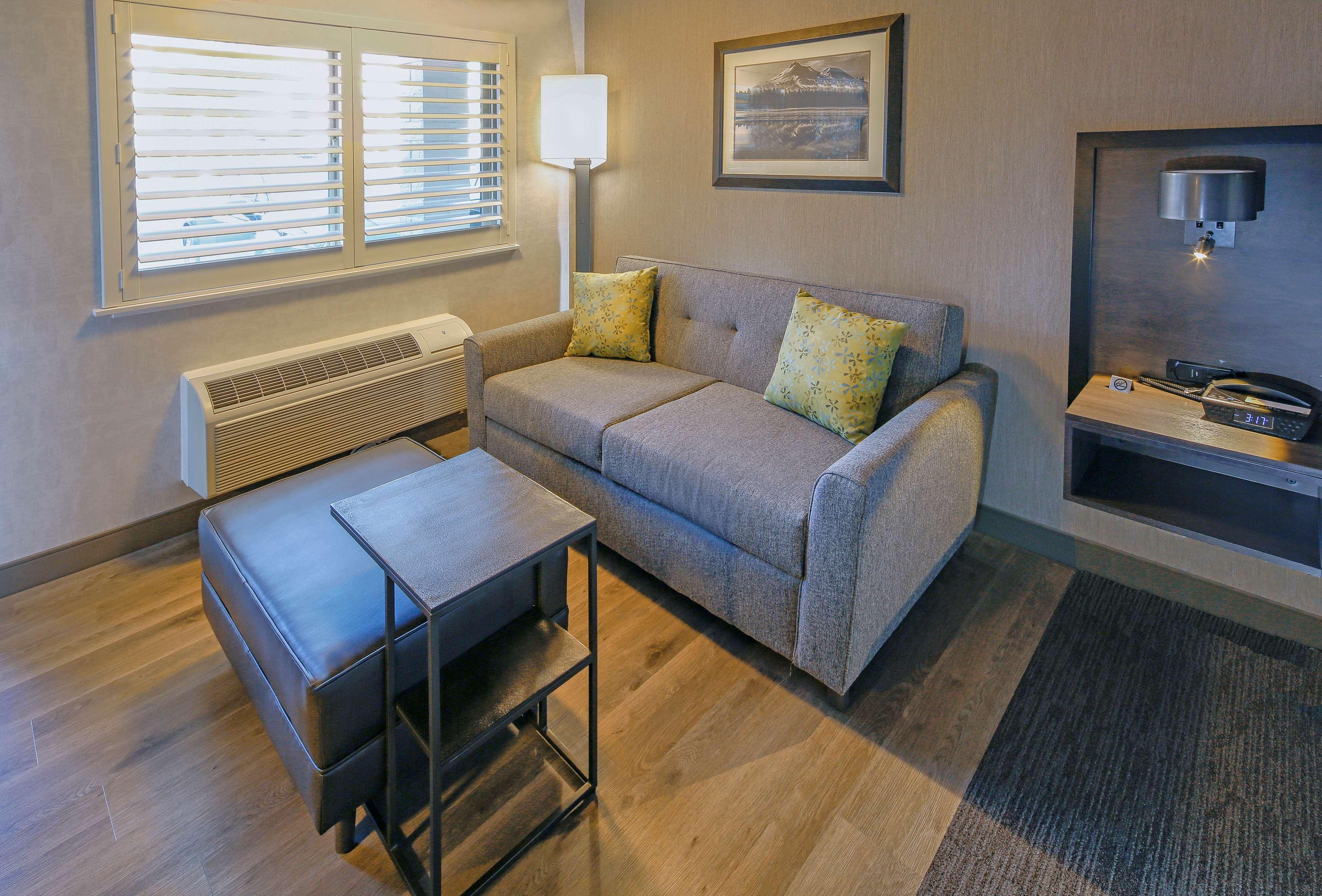 Best Western Plus Hilltop Inn Redding Exteriör bild