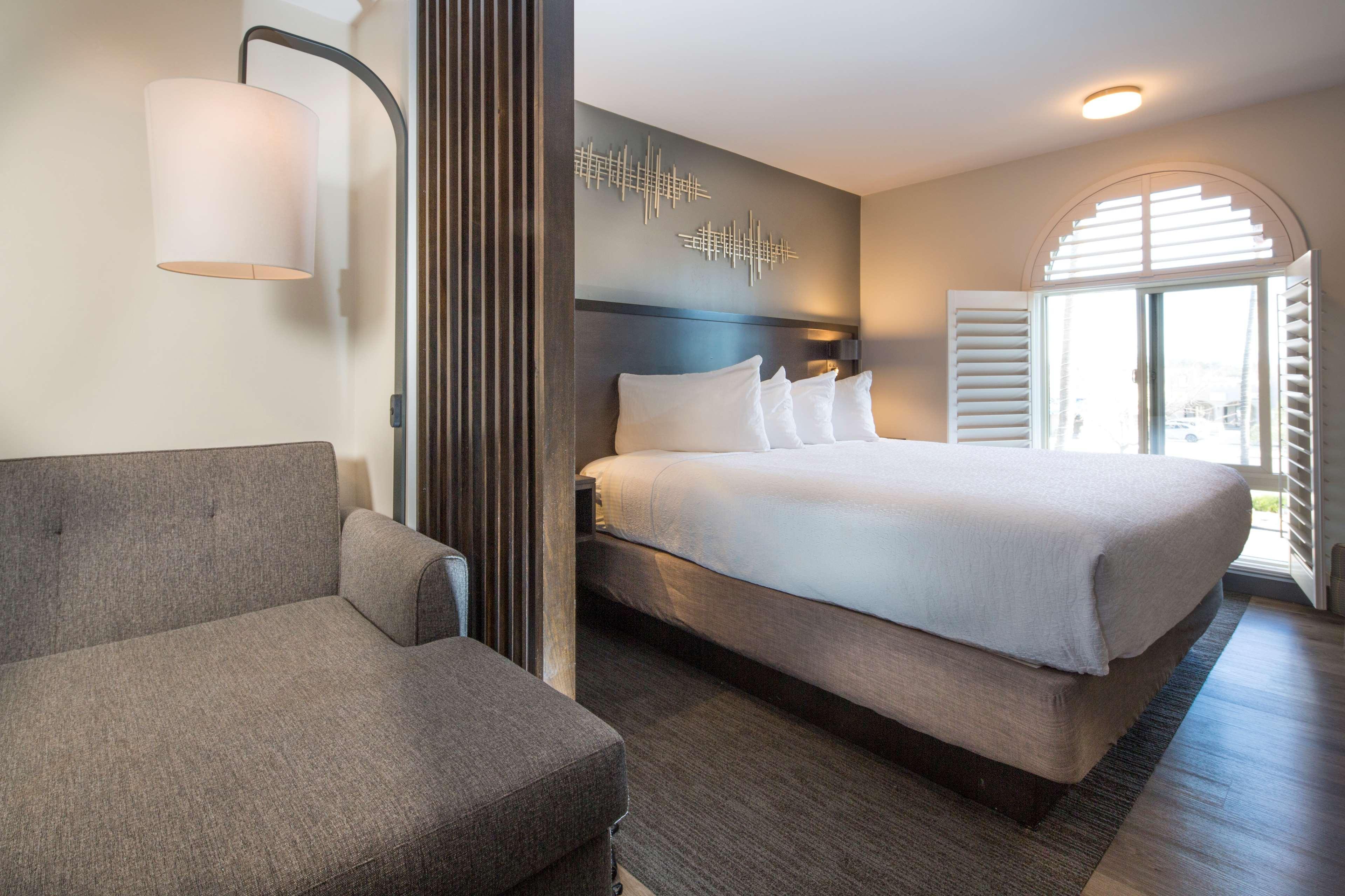 Best Western Plus Hilltop Inn Redding Exteriör bild