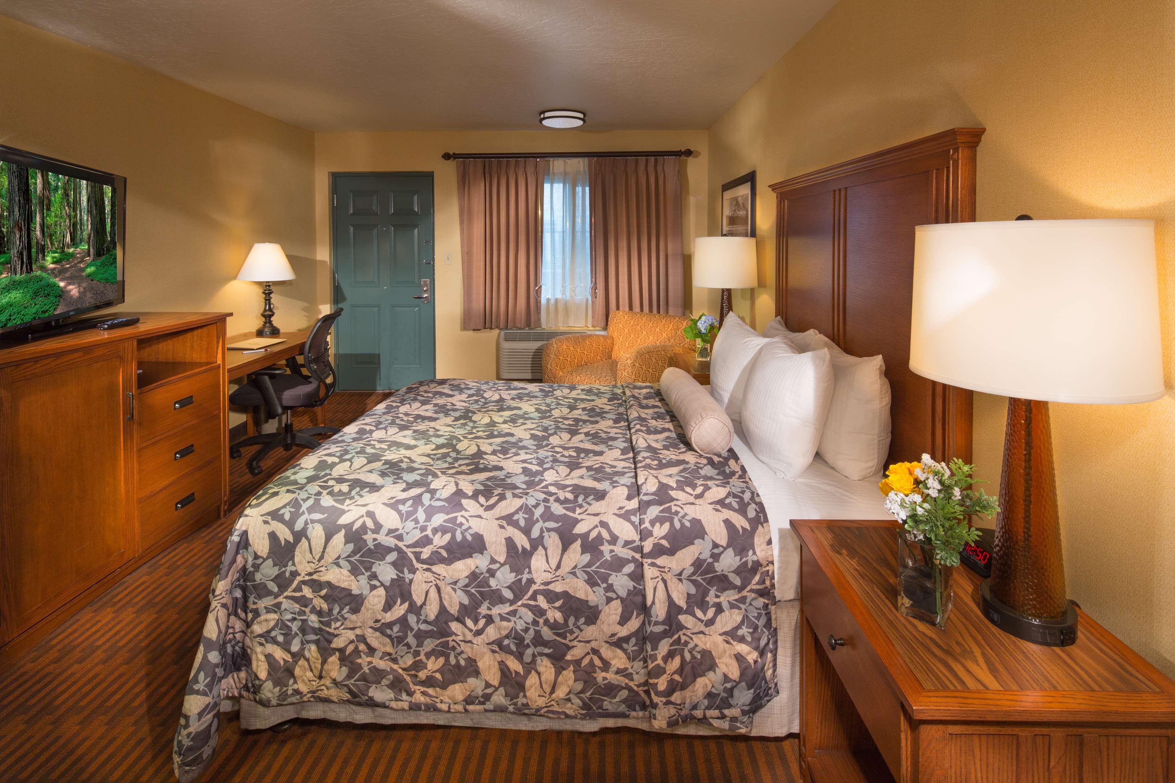 Best Western Plus Hilltop Inn Redding Exteriör bild