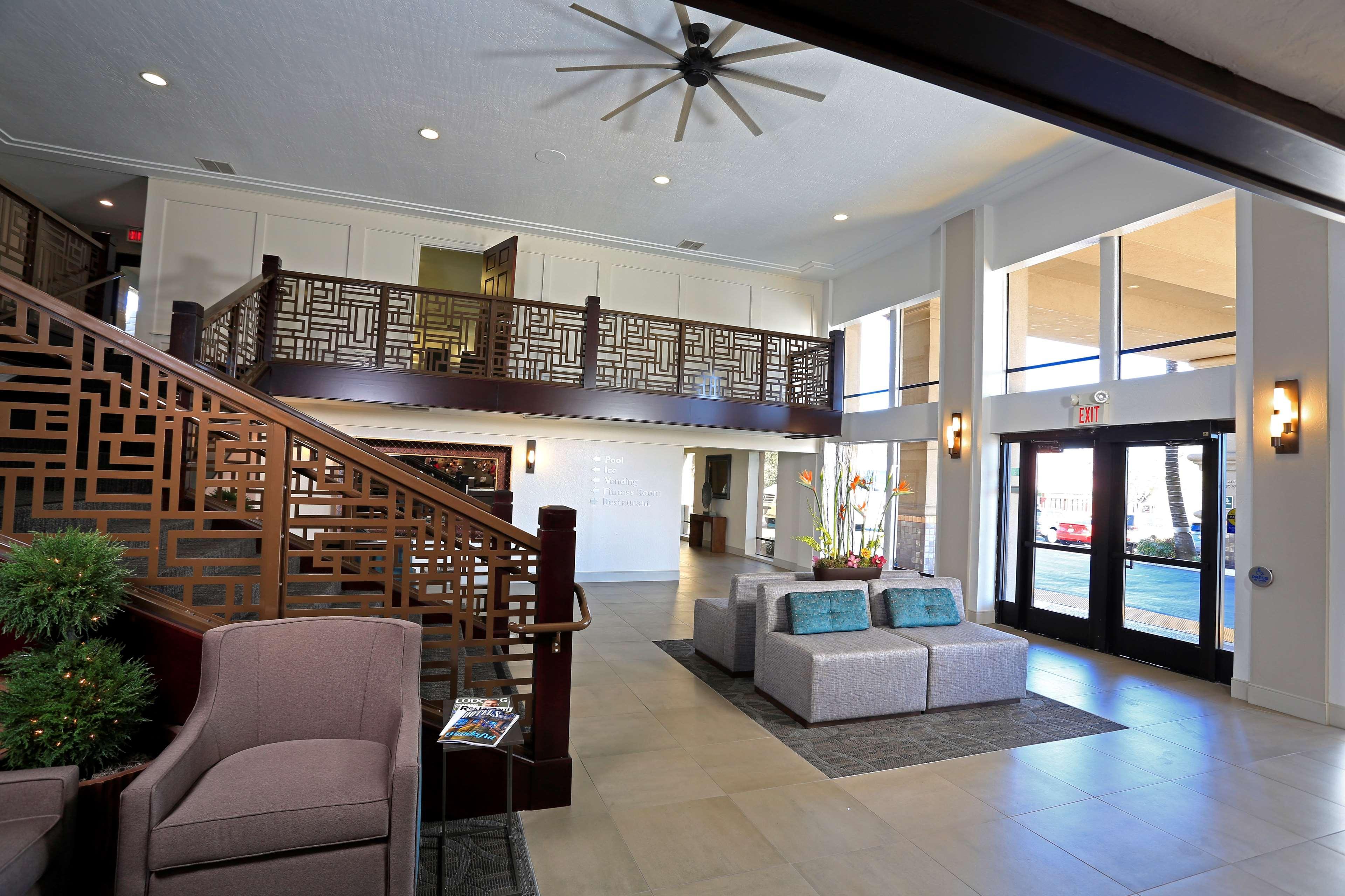 Best Western Plus Hilltop Inn Redding Exteriör bild
